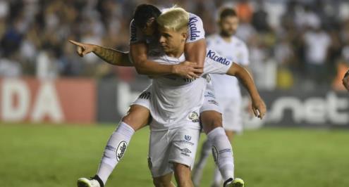 سانتوس يصدم لاعبيه بتخفيض رواتبهم دون سابق إنذار